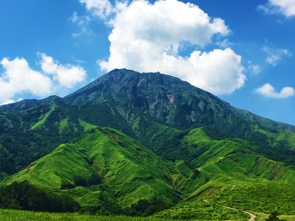 2016年8月の阿蘇五岳「高岳」大サイズ写真